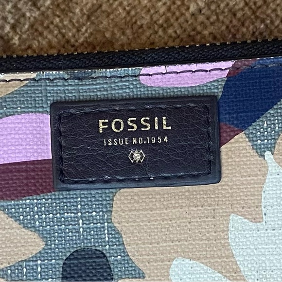 Fossil Pink and Blue Floral Wallet - Picture 3 of 7